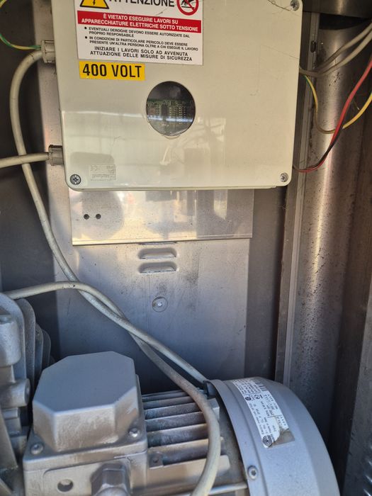 Spălătorie auto self service  2 posturi și aspiratore 3 5 kw -2 buc