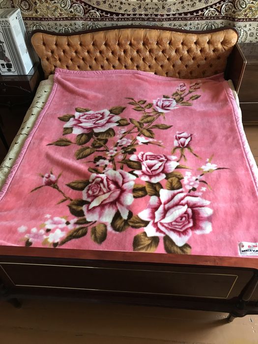 Продам 2 шерстяных пледа