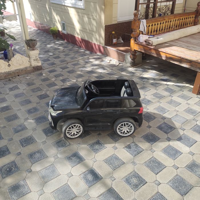 Lexus moshinchasi sotiladi