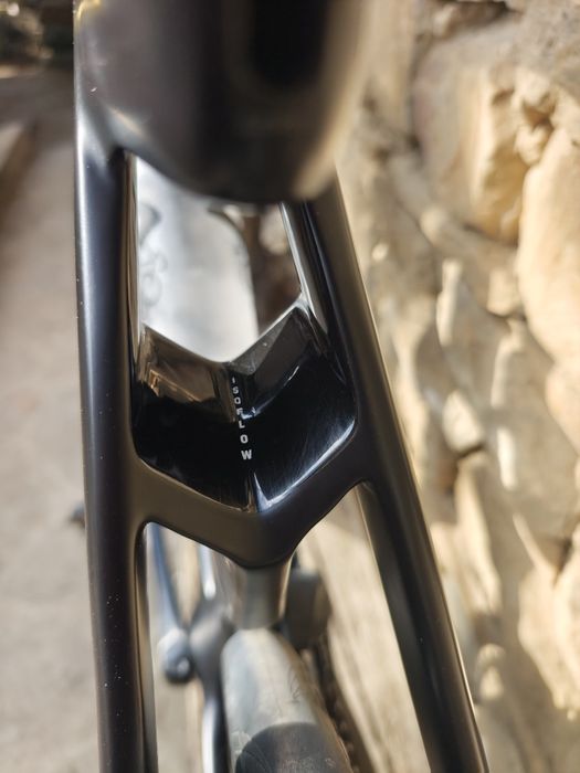 Trek Madone SL 6 2024 Shimano 105 Di2 / Bontrager Aeolus Carbon L