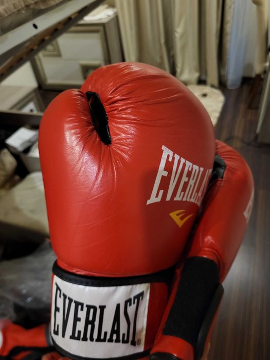 Боксови ръкавици Everlast 12