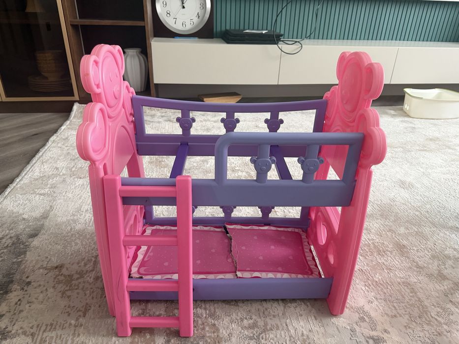 Продам игрушечную кроватку 2 ярусная. В хорошем состоянии