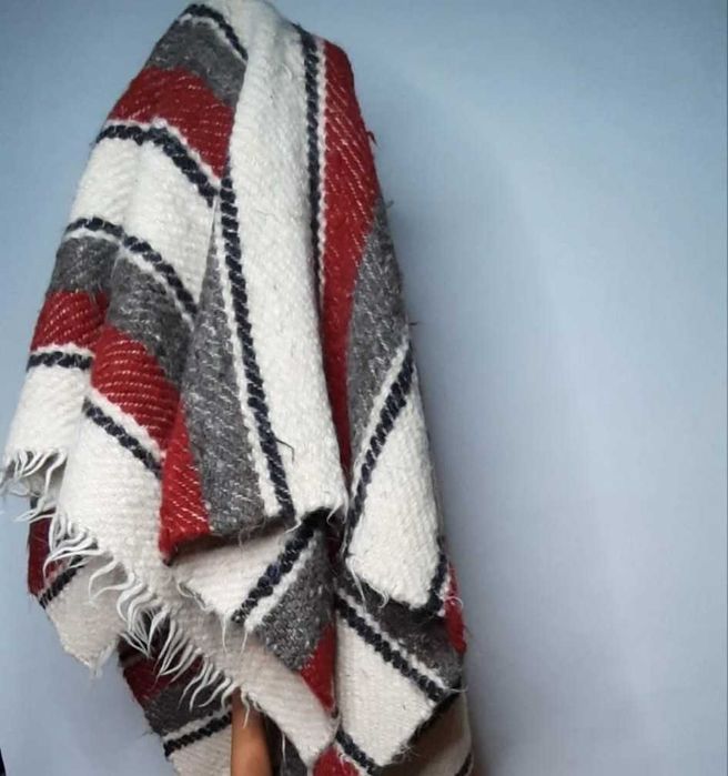 Pătură din Maramureș, lână 100%, nefolosită, stare impecabila