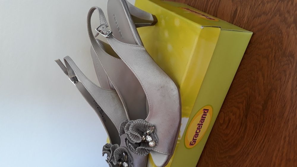 Sandale de ocazi, Nunta noi decorate cu pietricele si perle.