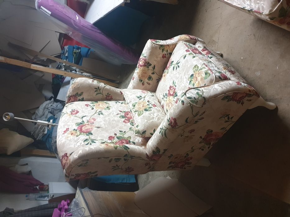 Fotoliu si taburet pt living