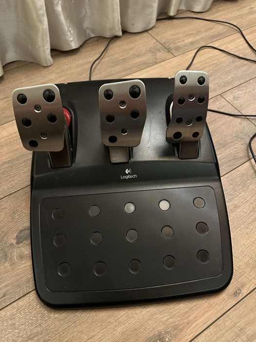 Logitech G27 в безупречно състояние
