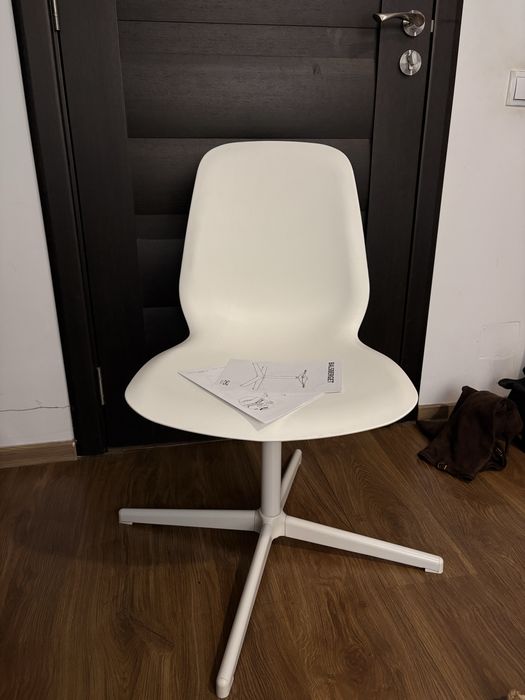 scaun de birou alb