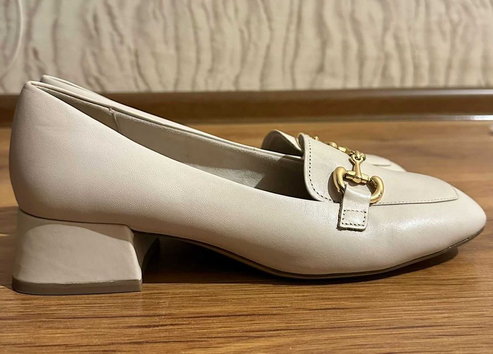 Продам женские туфли