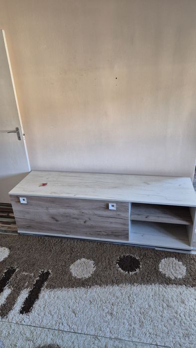 Vând mobilă de living cu canapea extensibilă și doi tabureți de cameră plus o masă de sticlă