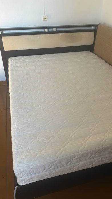 Продам  двуспальную кровать б/у