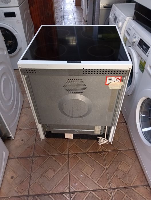 Свободно стояща печка с керамичен плот VOSS Electrolux 2 год.Гаранциия