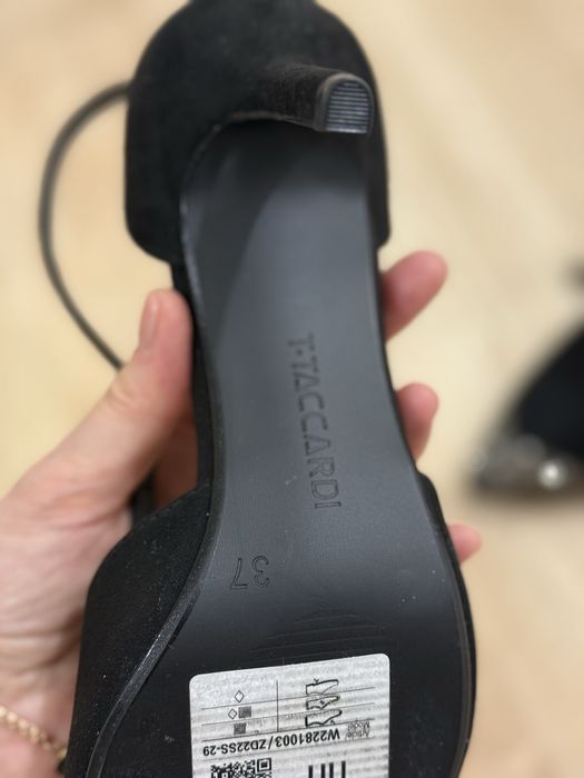 Продам Новые замшевые туфли