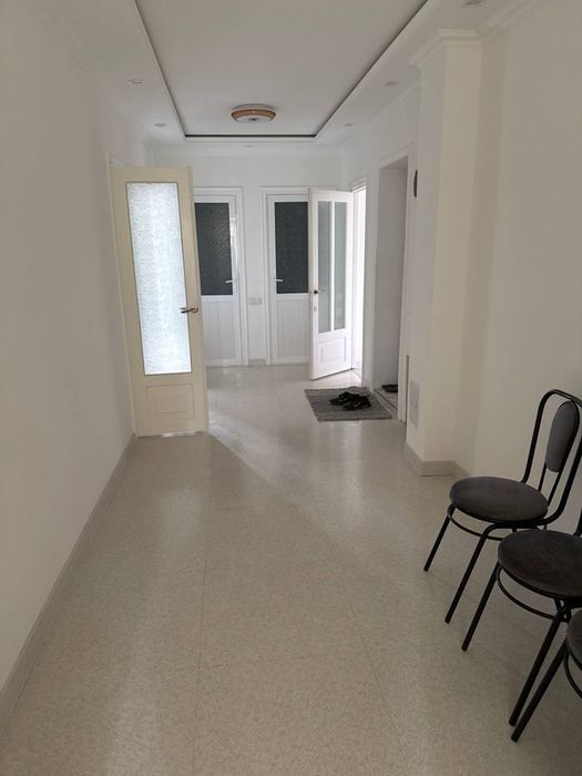 Сдаётся с мебелью 3х комнатная квартира на 2-этаж ул.Гагарина Каримбек