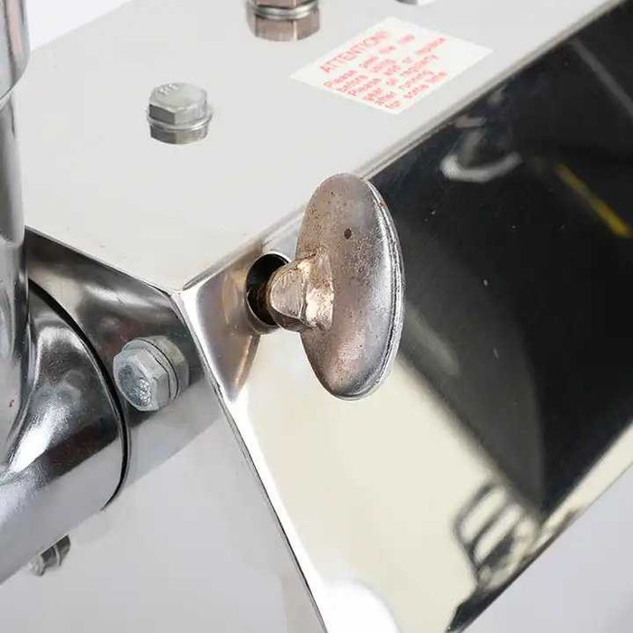 Професионална електрическа месомелачка 850w