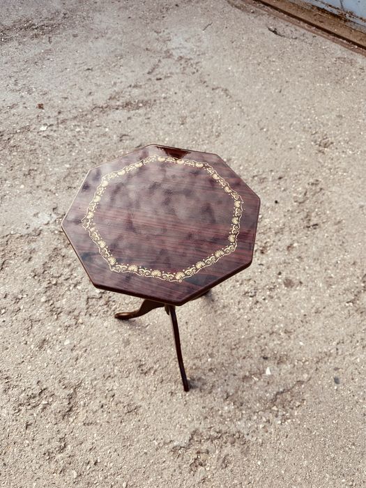 Антична помощна масичка с интарзия – Дания