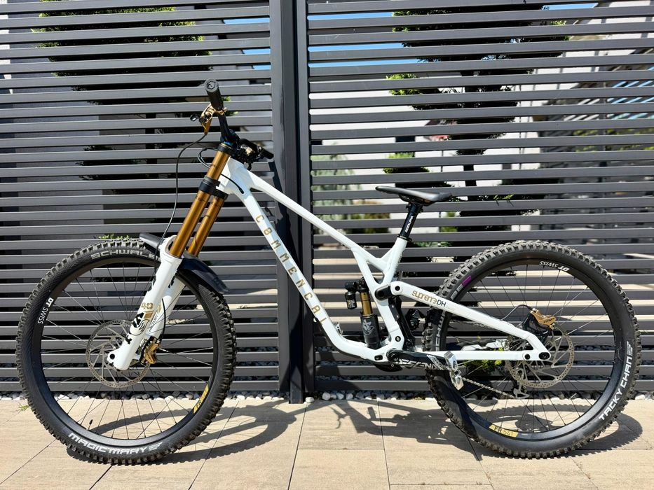 Bicicleta Commencal Supreme DH V5 Signature LTD 2026