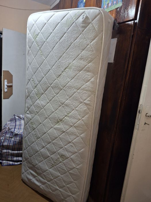 Два единични матраци