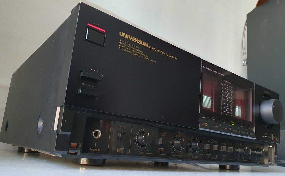 Statie Universum V 4386 – Consum 630W – VU-metre LED – Putere Brută