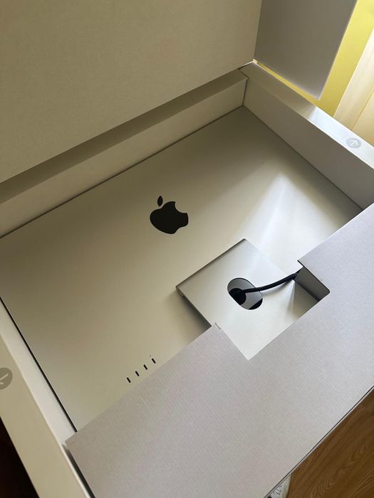 Apple Studio Display 27” 5K Retina – impecabil, model MK0U3J/A