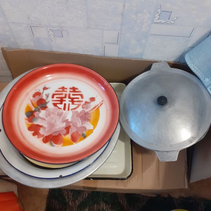 Тумбочка  5000тг.под тв.посуда