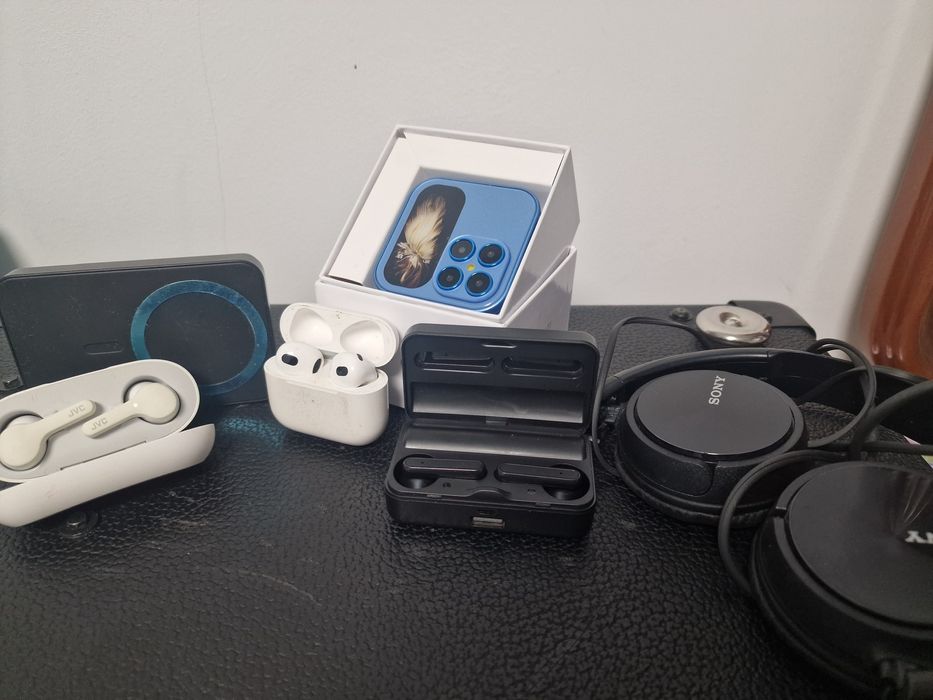 Vand telefon,casti,baterie externa