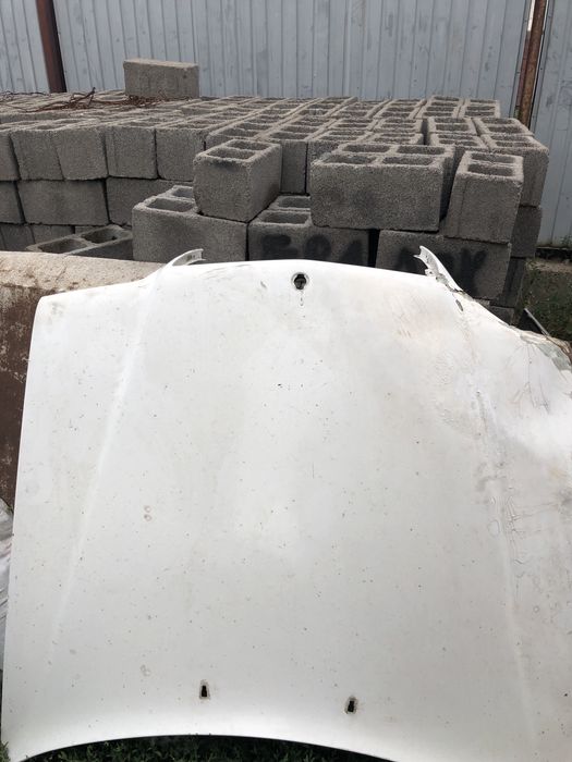 Продам капот 124 ешка под ремонт