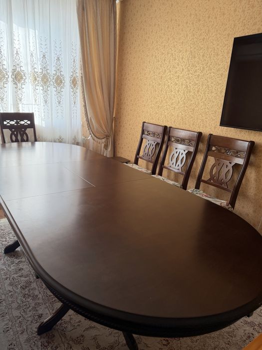 Продам малазийский стол из массива дерева + 7 стульев