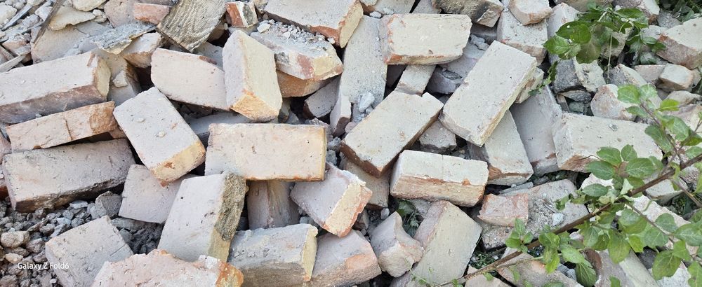 Donez caramizi din demolare