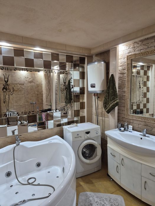 Сдам 3ком.квартиру-студ      ию.Евроремонт.    250,0