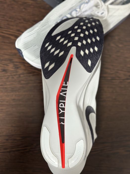 Продам беговые кроссовки Nike