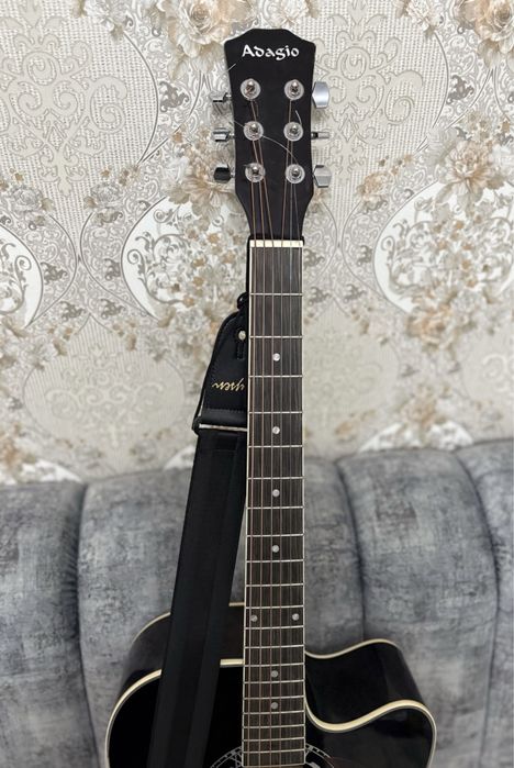 Гитара сатылады 41 размер, чехол ремень брге , жағдайы өте жақсы !