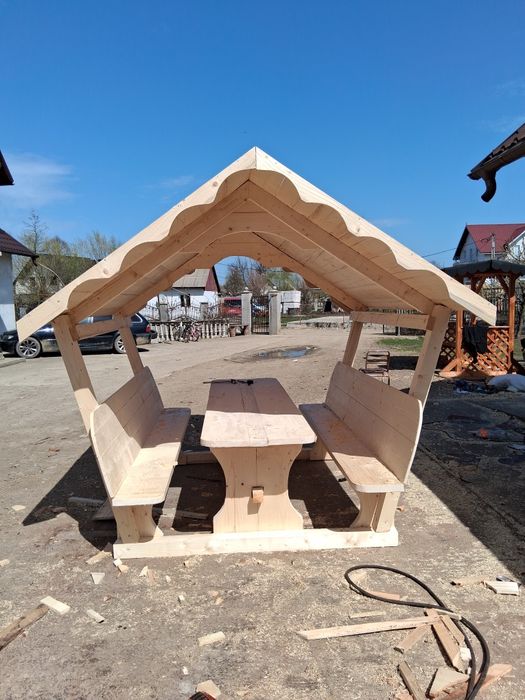 Vând foișoare și leagăne