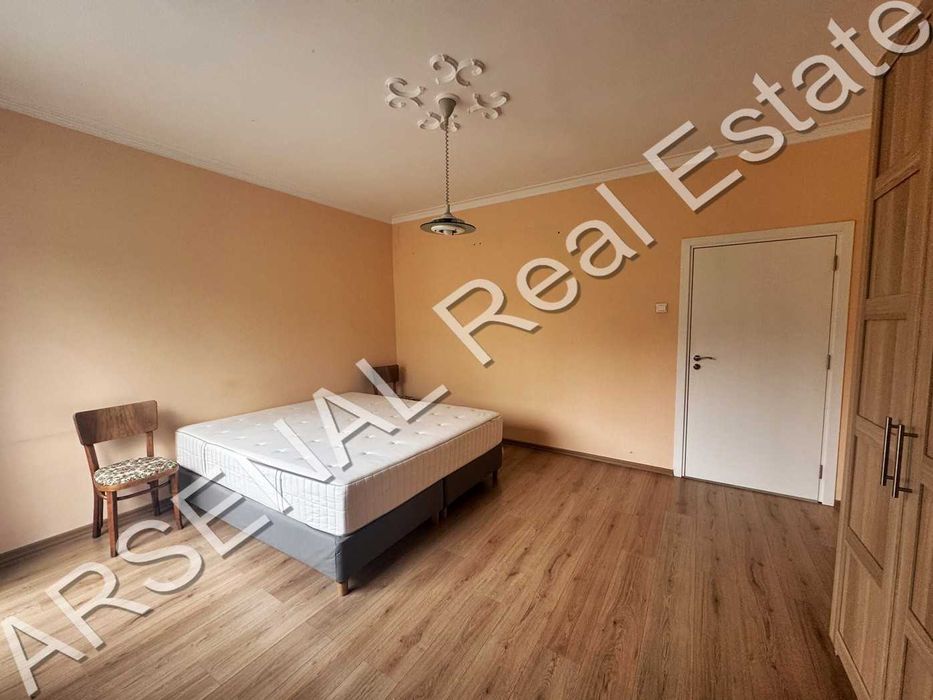ПРОДАВА СЕ многостаен апартамент, кв. Изток