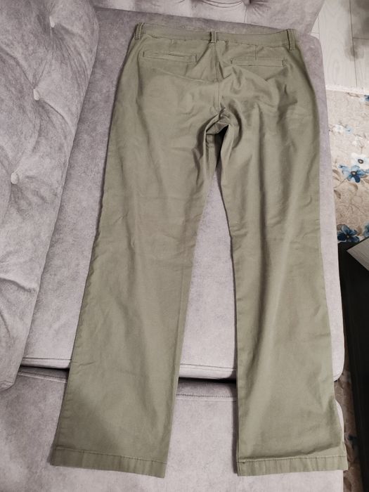 Pantaloni c&a în diferite culori