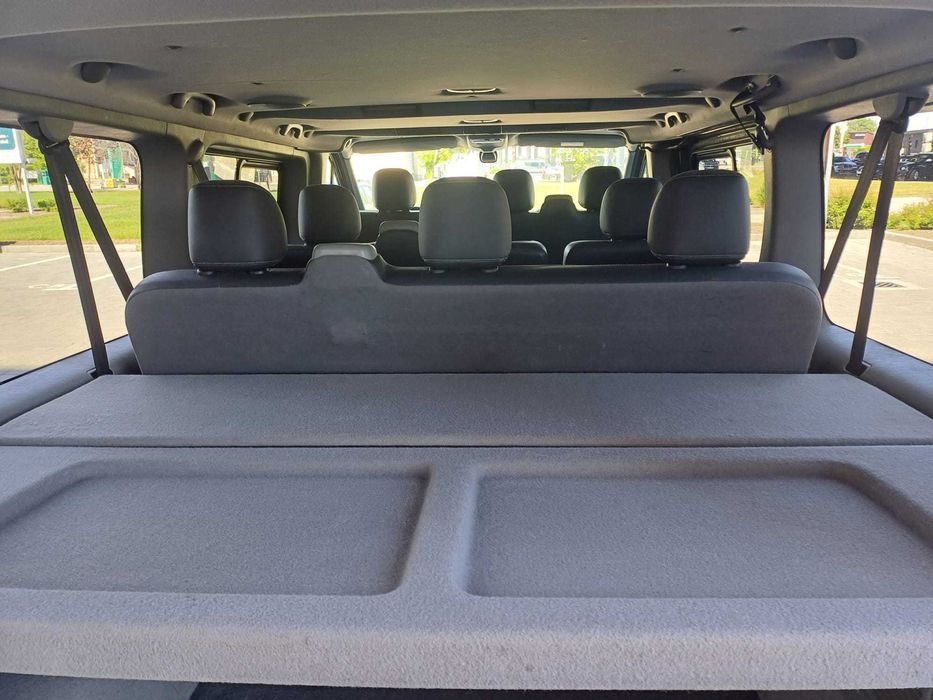 Vând Renault Trafic 8+1