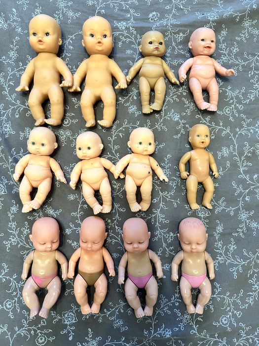 Bebelusi mici de plastic