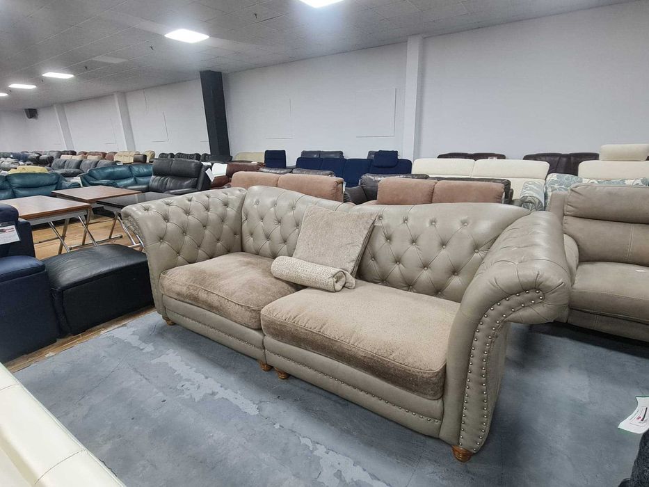 Бежов диван от кожа и плат четворка тип Честърфийлд