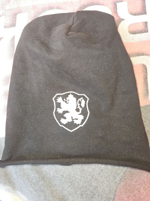 Шапка с емблемата на националния отбор