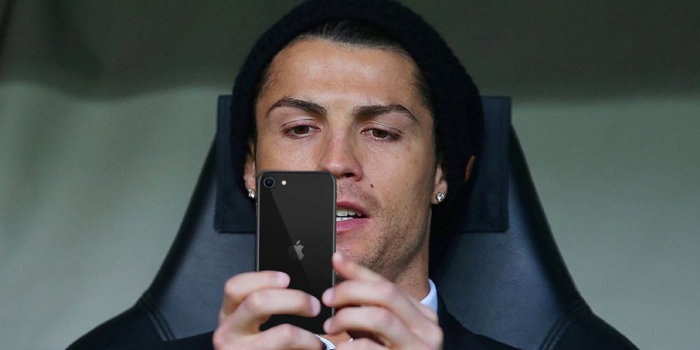 айфон се 2-го поколения