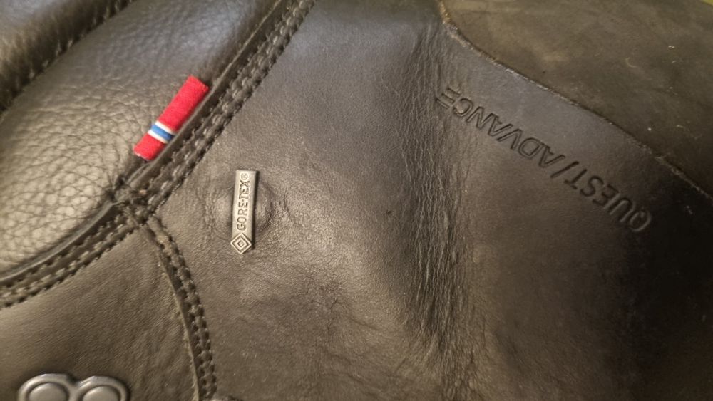 Bocanci de iarna de buna calitate,Gore-Tex