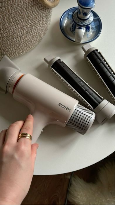 Продам фен-стайлер Bork