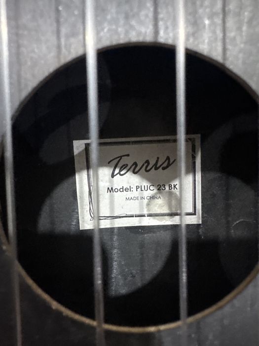 Укулеле Terris.