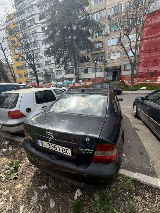 Продавам Опел Вектра Б 1996г.