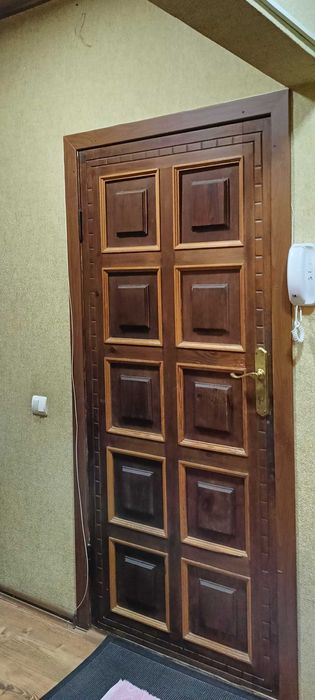 Дверь деревянная