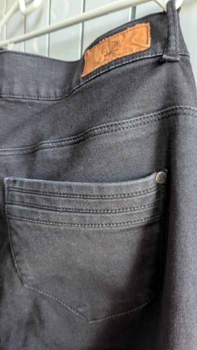 Дънки Enjoy размер 42 еластични черни