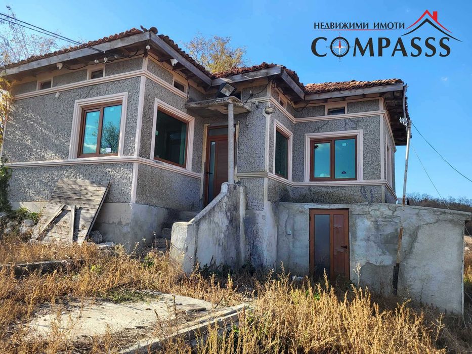 с. Крагулево, обл. Добрич, стопански двор с 50дка нива - 350 000лева!