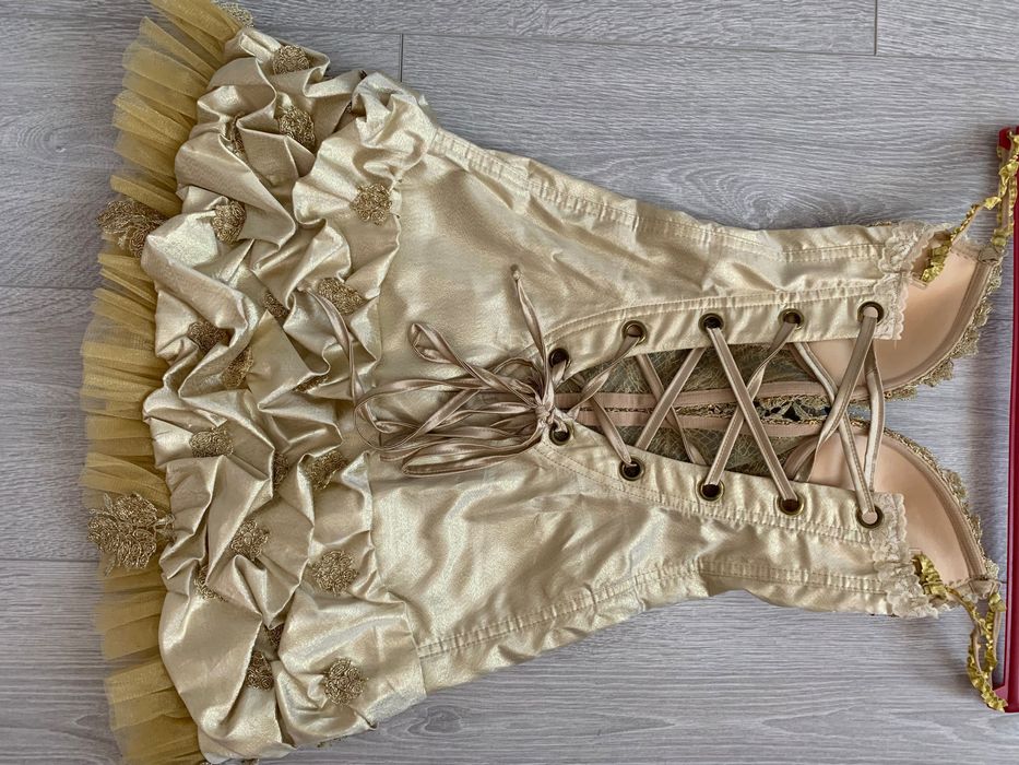 Продавам ефектна бутикова бална рокля