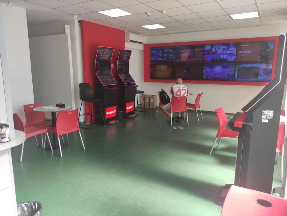Inchiriez spatiu comercial str Nufarului