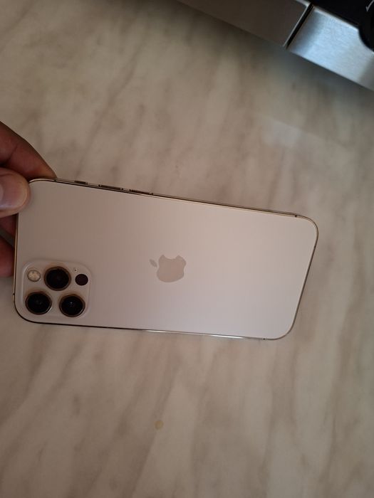 Vand iPhone 12 Pro Gold Impecabil.