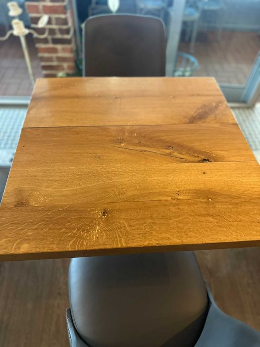 Висока бар маса с плот от масивен дъб